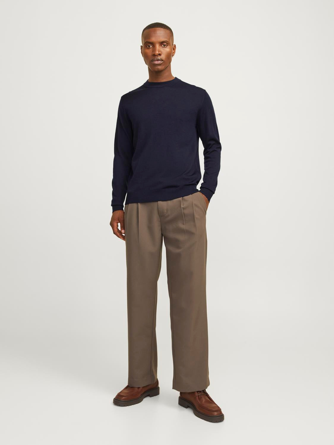 model_shot-front_full